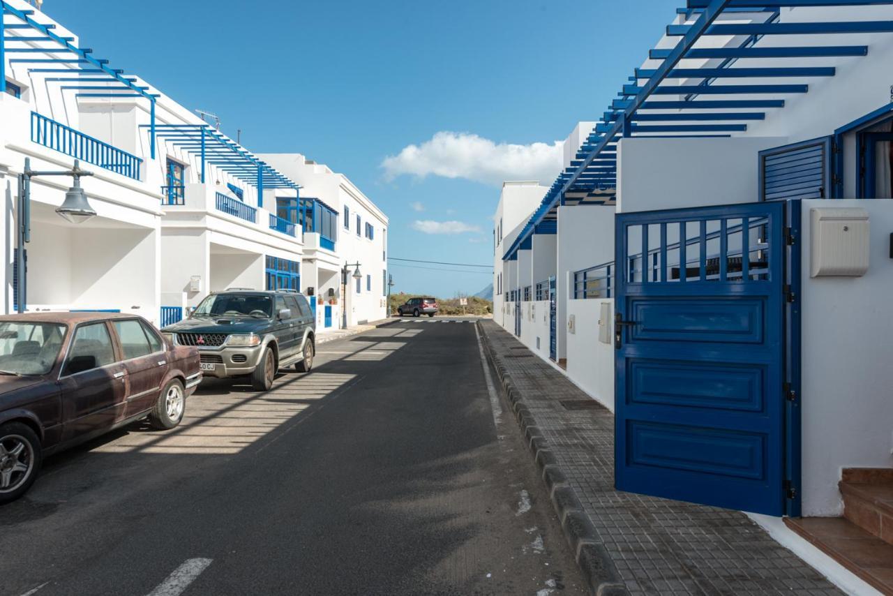 Modern Beach House In Famara Exterior photo